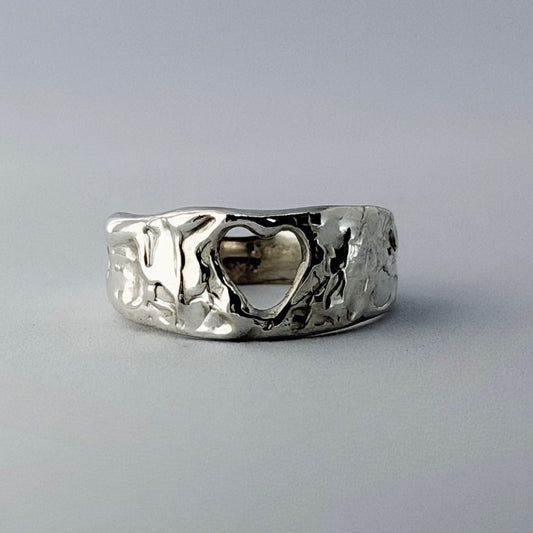 Kardia Textured Heart Ring Size L