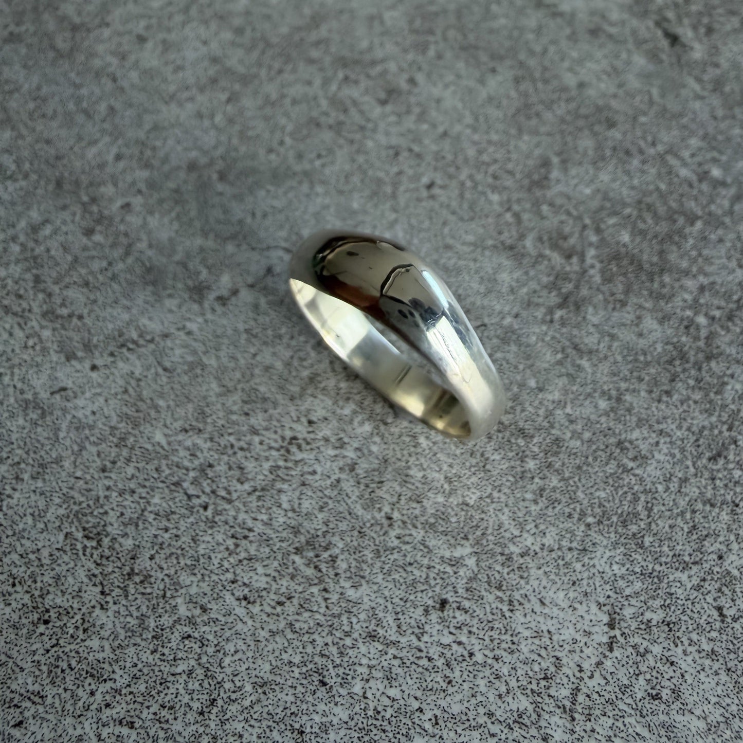 Smooth Wave Ring Size Q