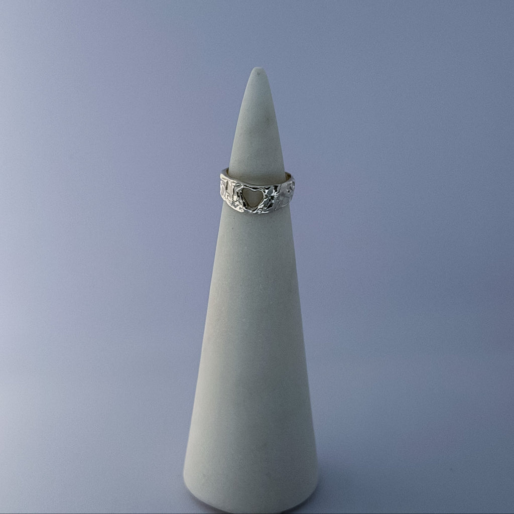 Kardia Textured Heart Ring Size L