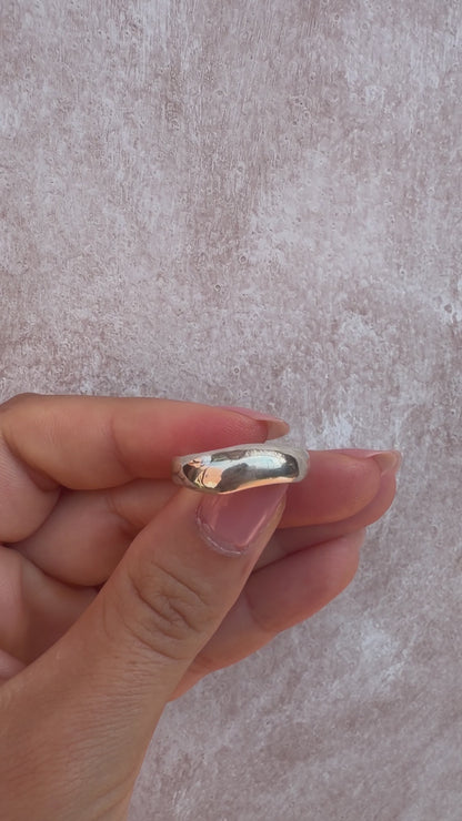 Smooth Wave Ring Size Q